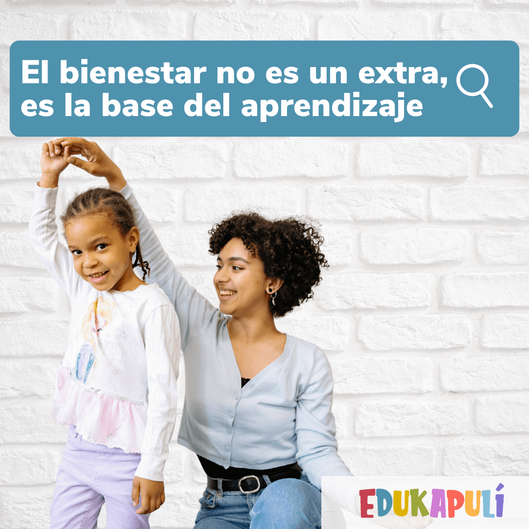 niña y mamá bailando